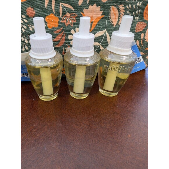 Bath & Body Works Winter Wallflower Refills set of 3 - Picture 2 of 3